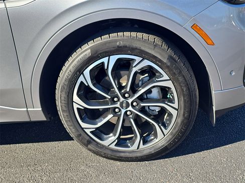 Certified 2024 Lincoln Nautilus Reserve w/ Equipment Group 203A image 35