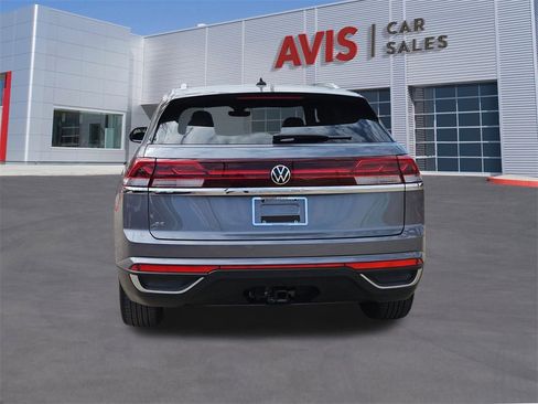 Used 2025 Volkswagen Atlas Cross Sport SE image 5