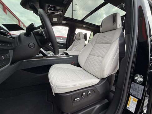 Used 2026 Cadillac Escalade V w/ LPO, ONYX Package image 21