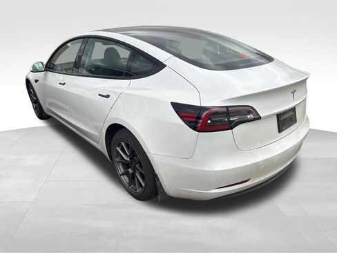 Used 2023 Tesla Model 3 Standard Range image 4