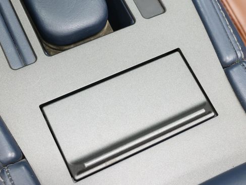 Used 2014 Aston Martin V8 Vantage Roadster image 34