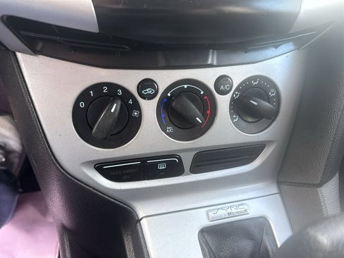 Used 2014 Ford Focus SE image 25