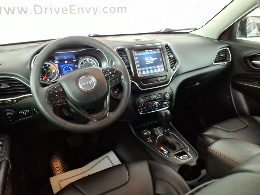 Used 2022 Jeep Cherokee Trailhawk w/ Comfort/Convenience Group AWD/4WD image 10