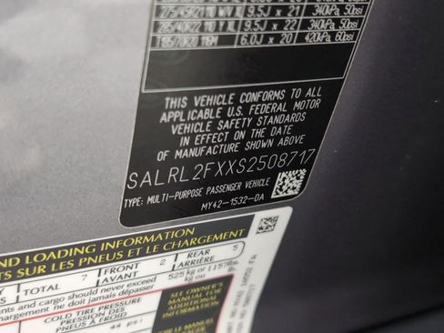 Certified 2025 Land Rover Discovery Dynamic SE image 26