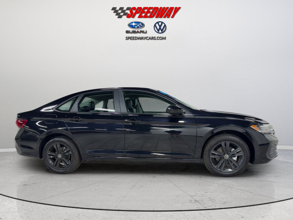 Certified 2023 Volkswagen Jetta SE w/ Panoramic Sunroof Package FWD image 4