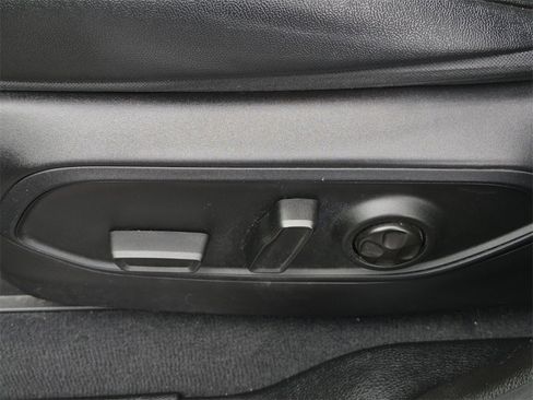 Used 2023 Jeep Grand Cherokee Limited w/ Black Appearance Package image 34