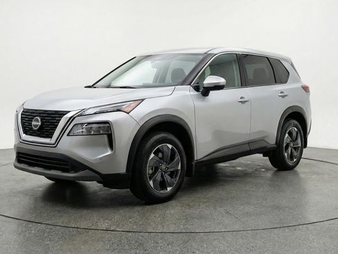 Used 2025 Nissan Rogue SV FWD image 3