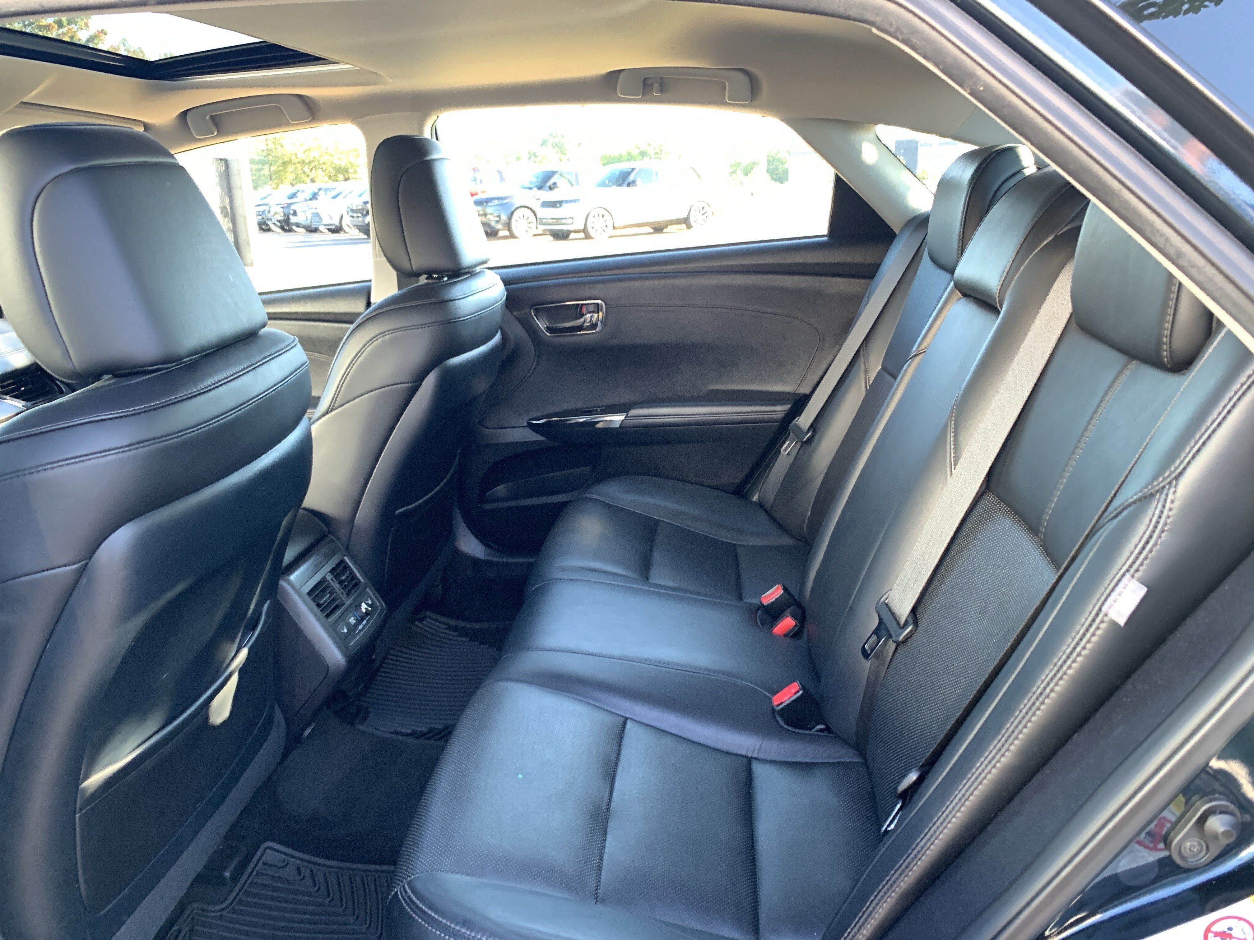 Used 2016 Toyota Avalon Limited w/ Toyota Safety Sense Package FWD image 32