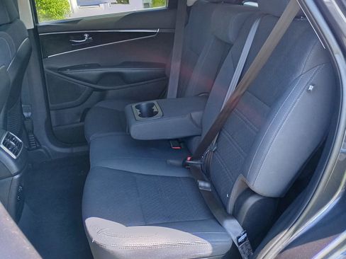 Used 2018 Kia Sorento LX image 15