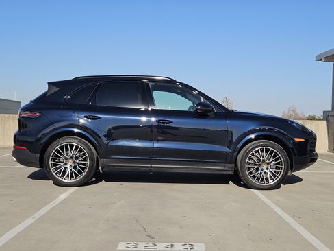 Certified 2023 Porsche Cayenne image 9