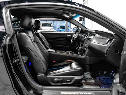 Used 2013 Ford Mustang GT Premium w/ Electronics Pkg RWD image 39