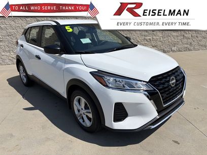 New 2025 Nissan Kicks Play S