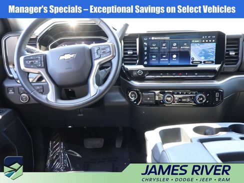 Used 2025 Chevrolet Silverado 1500 LT AWD/4WD image 18