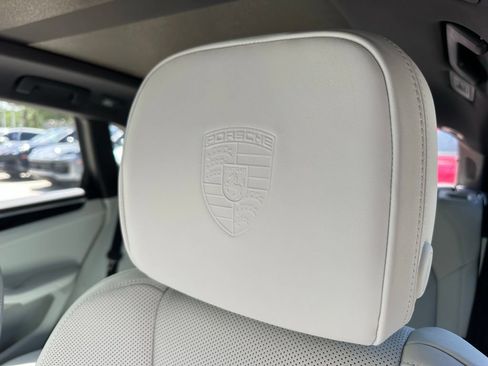 Used 2026 Porsche Macan AWD/4WD image 18