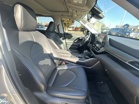 Used 2021 Toyota Highlander XLE image 65