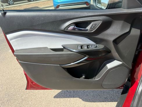 Used 2024 Chevrolet Trax LT image 11