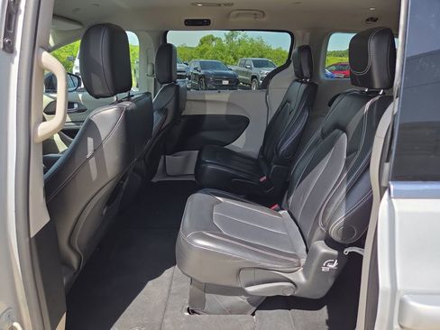 Used 2024 Chrysler Pacifica Touring-L FWD image 56