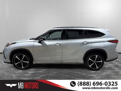 Used 2021 Toyota Highlander XSE AWD/4WD image 9