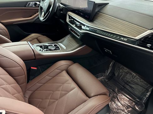 Certified 2025 BMW X5 xDrive50e w/ Premium Package image 32