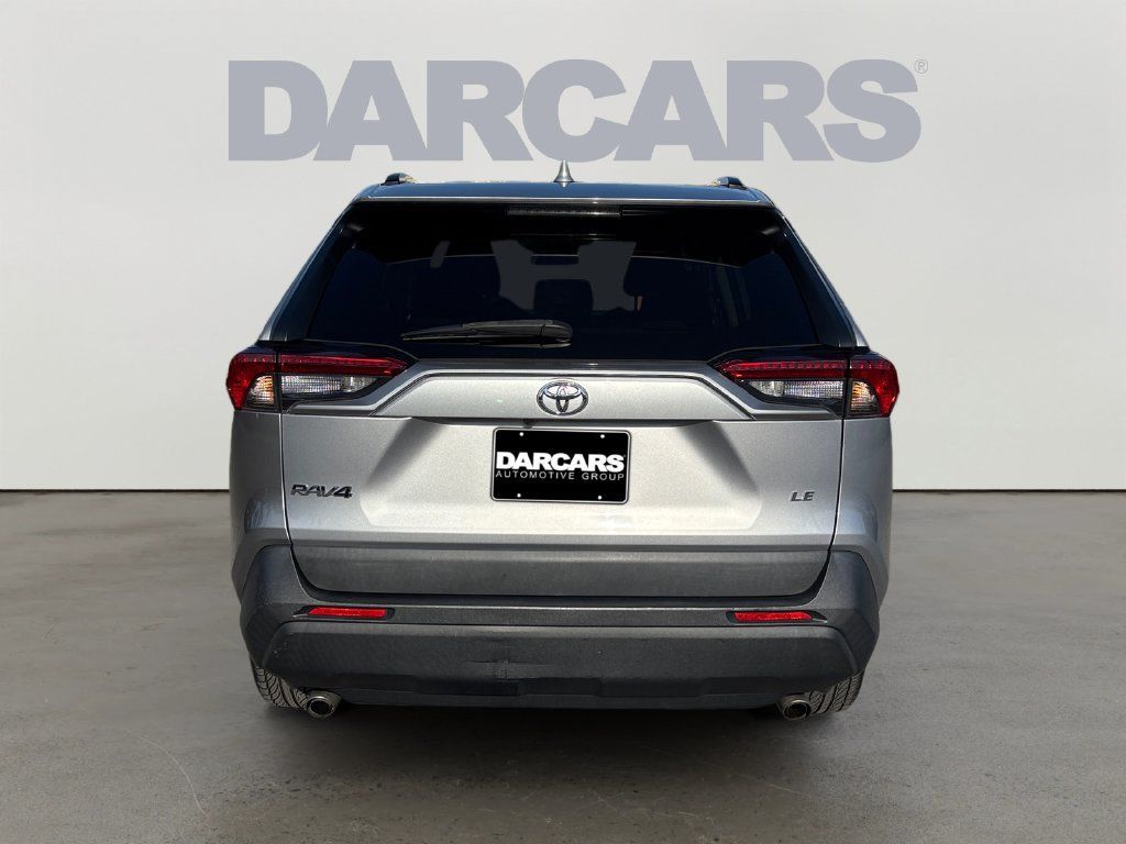 Used 2021 Toyota RAV4 LE FWD image 6