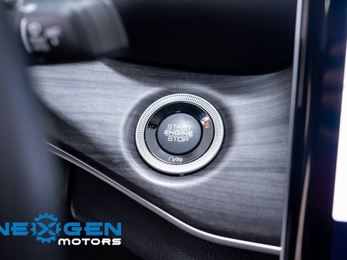 Used 2022 Jeep Grand Cherokee Limited image 16