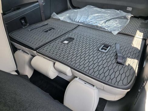 Certified 2025 MAZDA CX-90 Plug-In Hybrid w/ Preferred AWD/4WD image 8