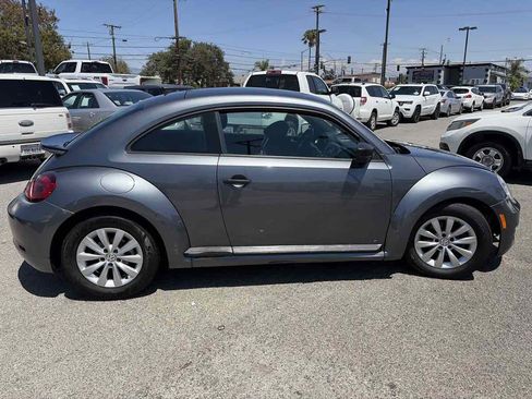 Used 2018 Volkswagen Beetle 2.0T FWD image 4