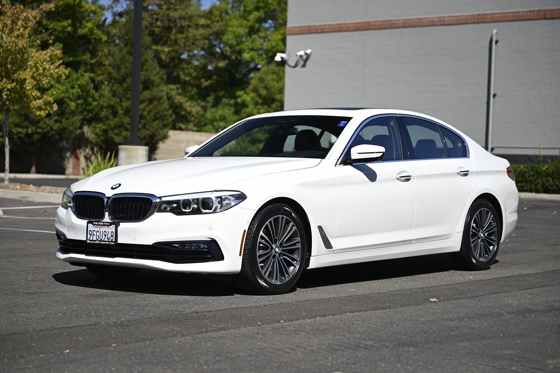Used 2017 BMW 530i xDrive AWD/4WD image 3