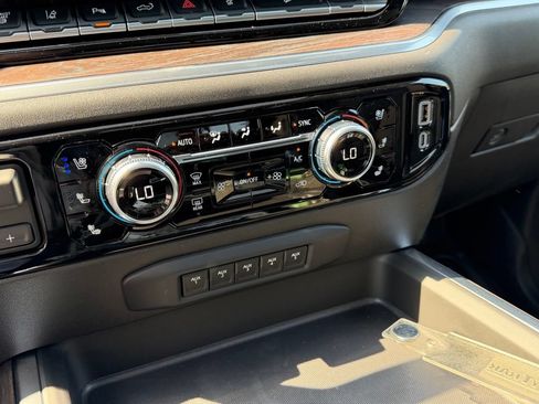 New 2025 GMC Sierra 2500 SLT w/ SLT Premium Package AWD/4WD image 28
