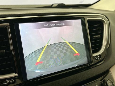 Used 2022 Chrysler Pacifica Touring-L FWD image 15