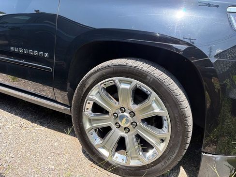 Used 2017 Chevrolet Suburban Premier AWD/4WD image 4