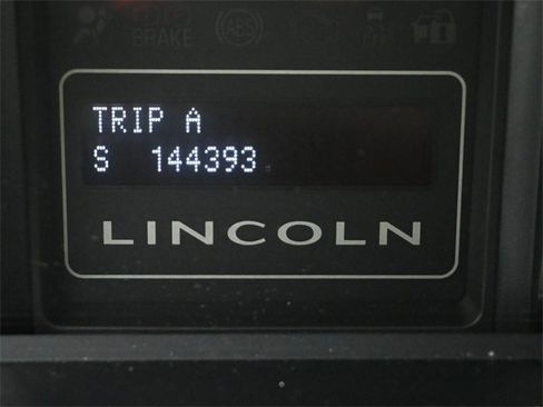 Used 2014 Lincoln Navigator 4WD image 26