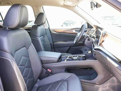 Certified 2026 Volkswagen Atlas SE FWD image 16