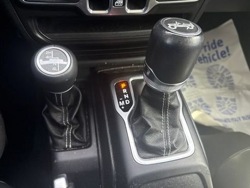 Used 2018 Jeep Wrangler Unlimited Sahara AWD/4WD image 24