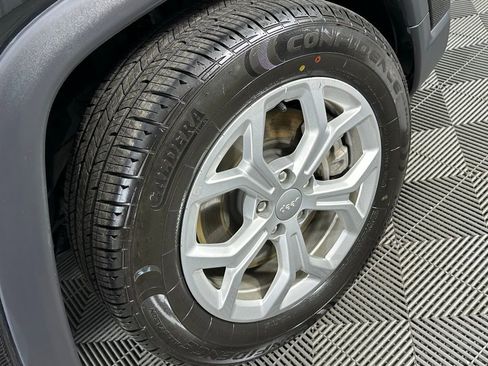 Used 2024 Jeep Compass Latitude image 17