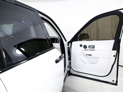 Used 2026 Rolls-Royce Cullinan AWD/4WD image 35
