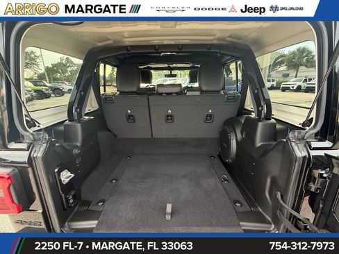 Used 2021 Jeep Wrangler Unlimited Sahara w/ Safety Group AWD/4WD image 15