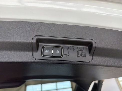 Used 2022 Ford Explorer Platinum w/ Technology Package AWD/4WD image 23