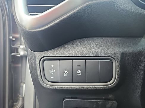 Used 2025 Kia Soul LX FWD image 21