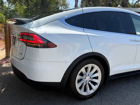Used 2016 Tesla Model X 90D image 24