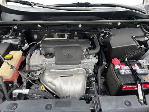 Used 2016 Toyota RAV4 SE image 12