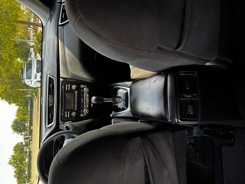 Used 2016 Nissan Rogue SV FWD image 18