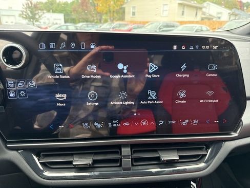 New 2025 Chevrolet Equinox EV RS image 16