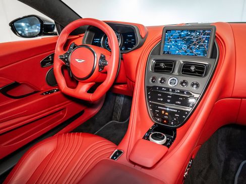 Used 2023 Aston Martin DB11 Coupe image 18