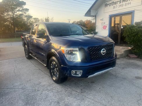 Used 2018 Nissan Titan PRO-4X image 2