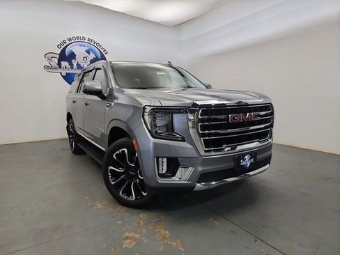 Used 2022 GMC Yukon SLT w/ SLT Premium Package image 3