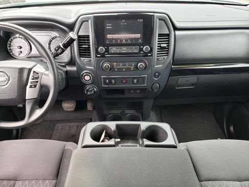 Used 2022 Nissan Titan SV image 17