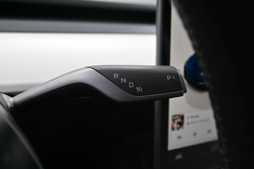 Used 2024 Tesla Model Y 2WD image 19