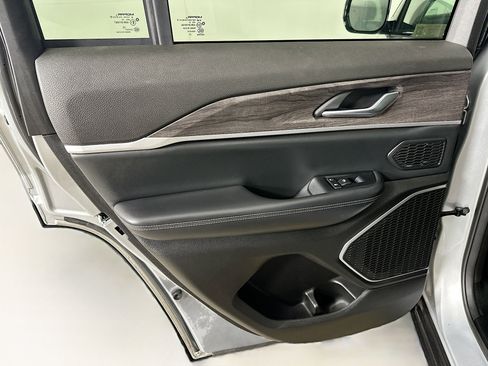 Used 2022 Jeep Grand Cherokee Limited 4xe image 27