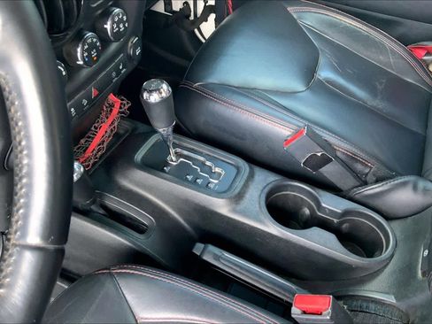 Used 2017 Jeep Wrangler Unlimited Rubicon AWD/4WD image 16